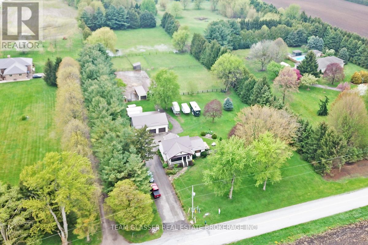 8200 Falconbridge Drive, Strathroy-Caradoc, Ontario  N0L 1W0 - Photo 32 - X12184218