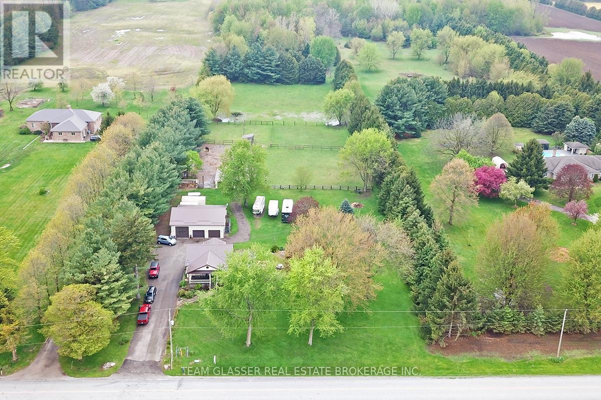 8200 Falconbridge Drive, Strathroy-Caradoc, Ontario  N0L 1W0 - Photo 33 - X12184218