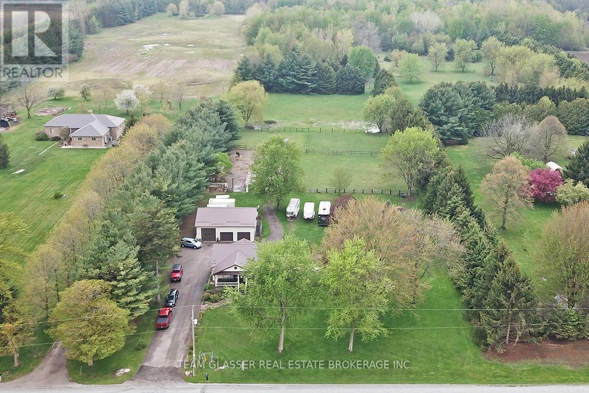 8200 Falconbridge Drive, Strathroy-Caradoc, Ontario  N0L 1W0 - Photo 37 - X12184218