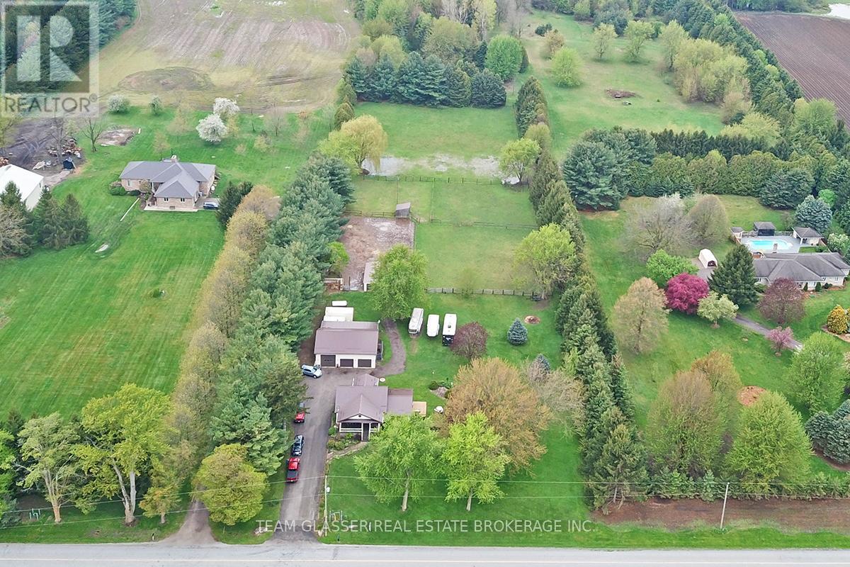 8200 Falconbridge Drive, Strathroy-Caradoc, Ontario  N0L 1W0 - Photo 38 - X12184218