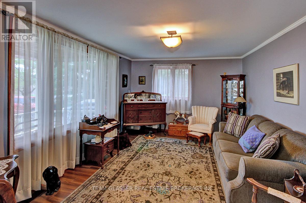 8200 Falconbridge Drive, Strathroy-Caradoc, Ontario  N0L 1W0 - Photo 6 - X12184218