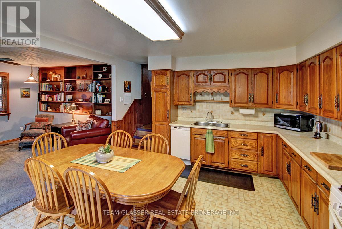 8200 Falconbridge Drive, Strathroy-Caradoc, Ontario  N0L 1W0 - Photo 9 - X12184218