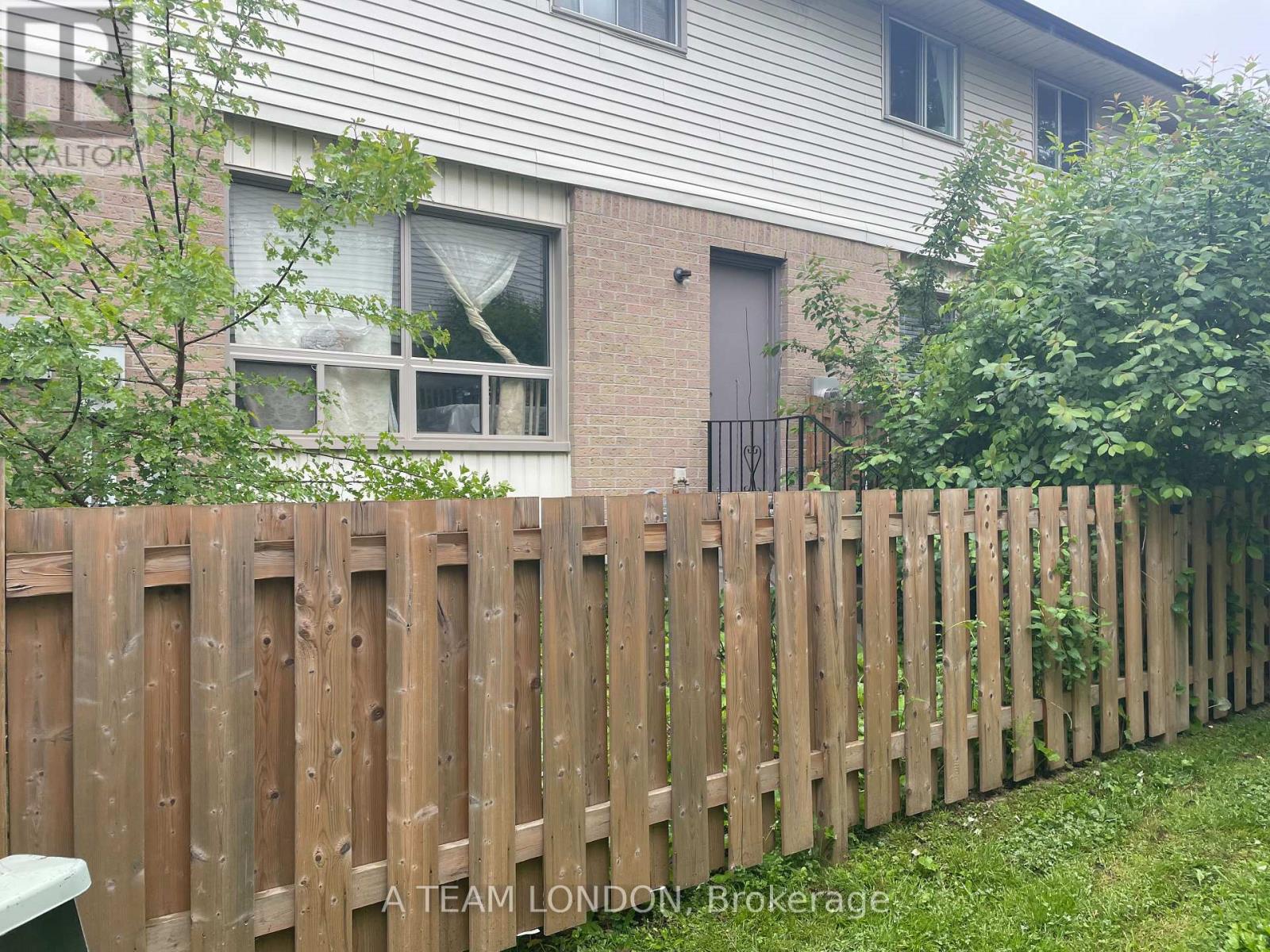 39 - 126 Belmont Drive, London South, Ontario  N6J 4W1 - Photo 2 - X12184359