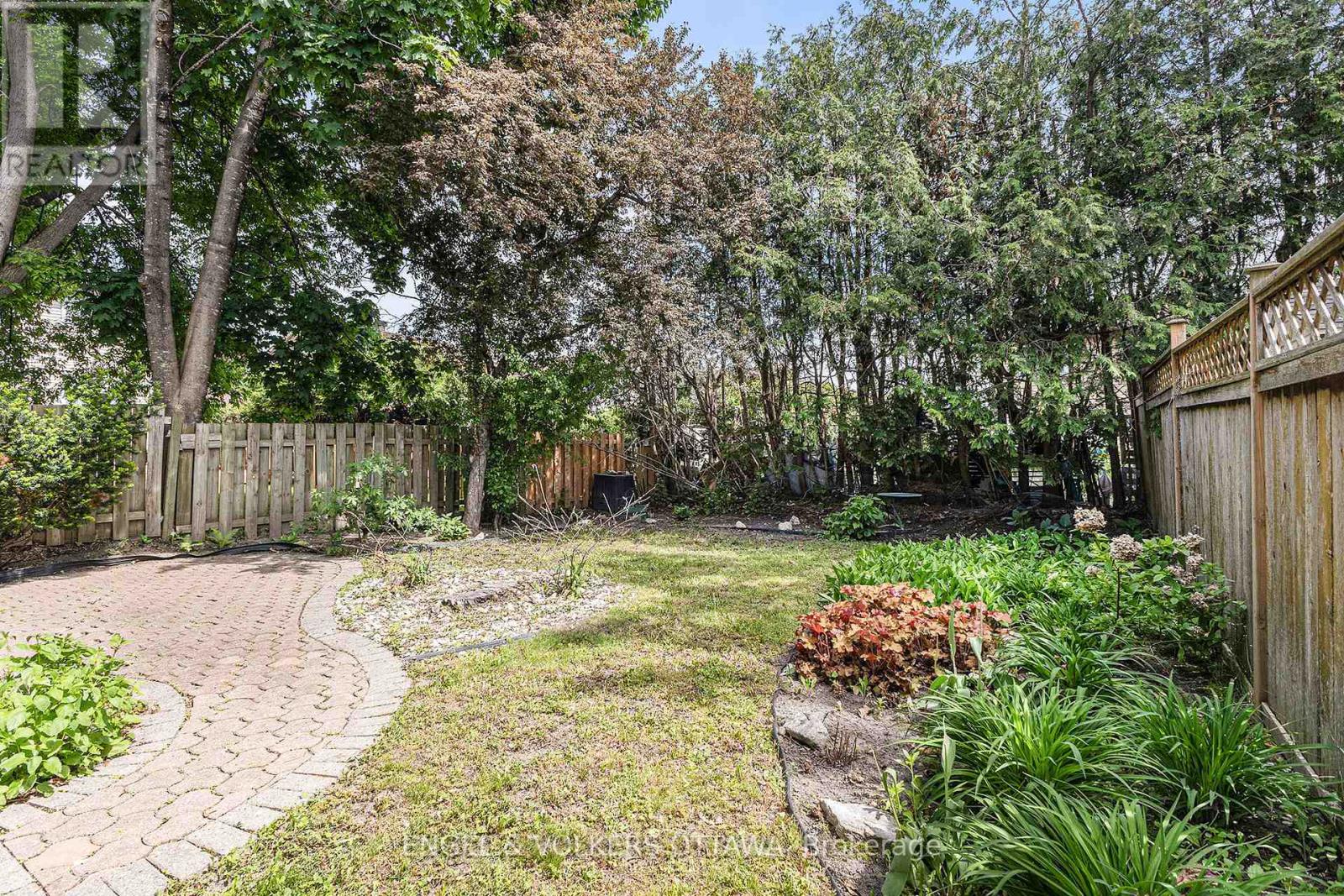 14 Farm Gate Crescent, Ottawa, Ontario  K2E 7N7 - Photo 25 - X12184333