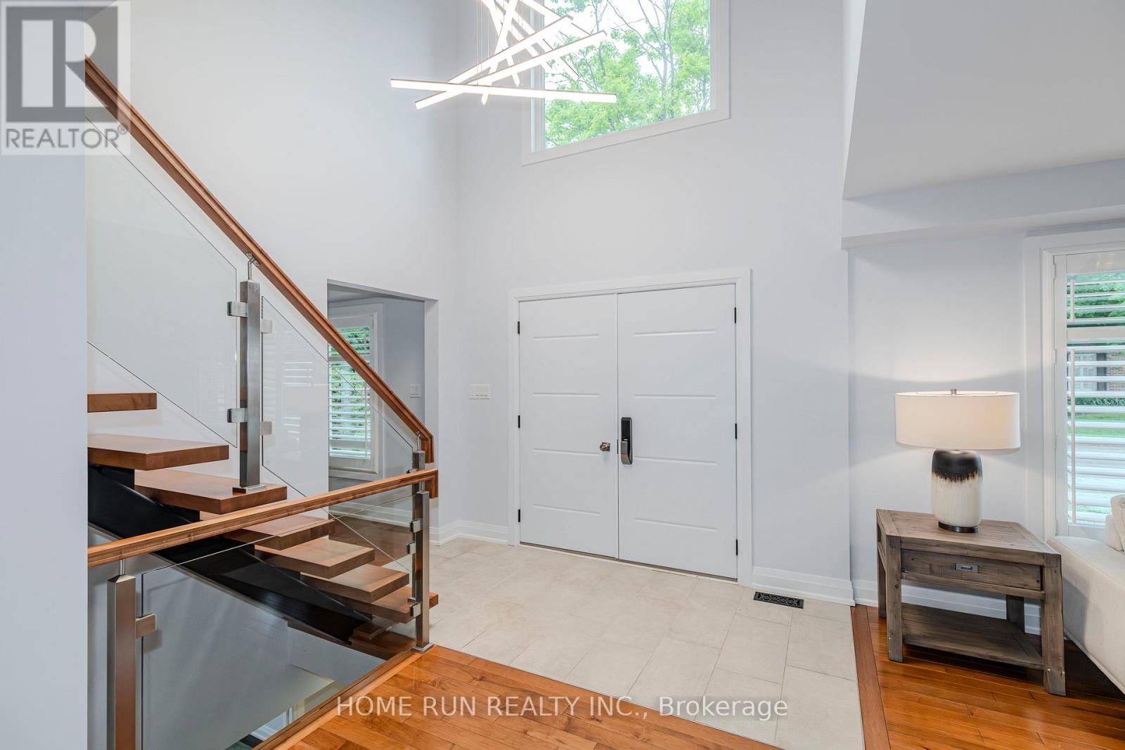 276 Crocus Avenue, Ottawa, Ontario  K1H 6E9 - Photo 2 - X12184360