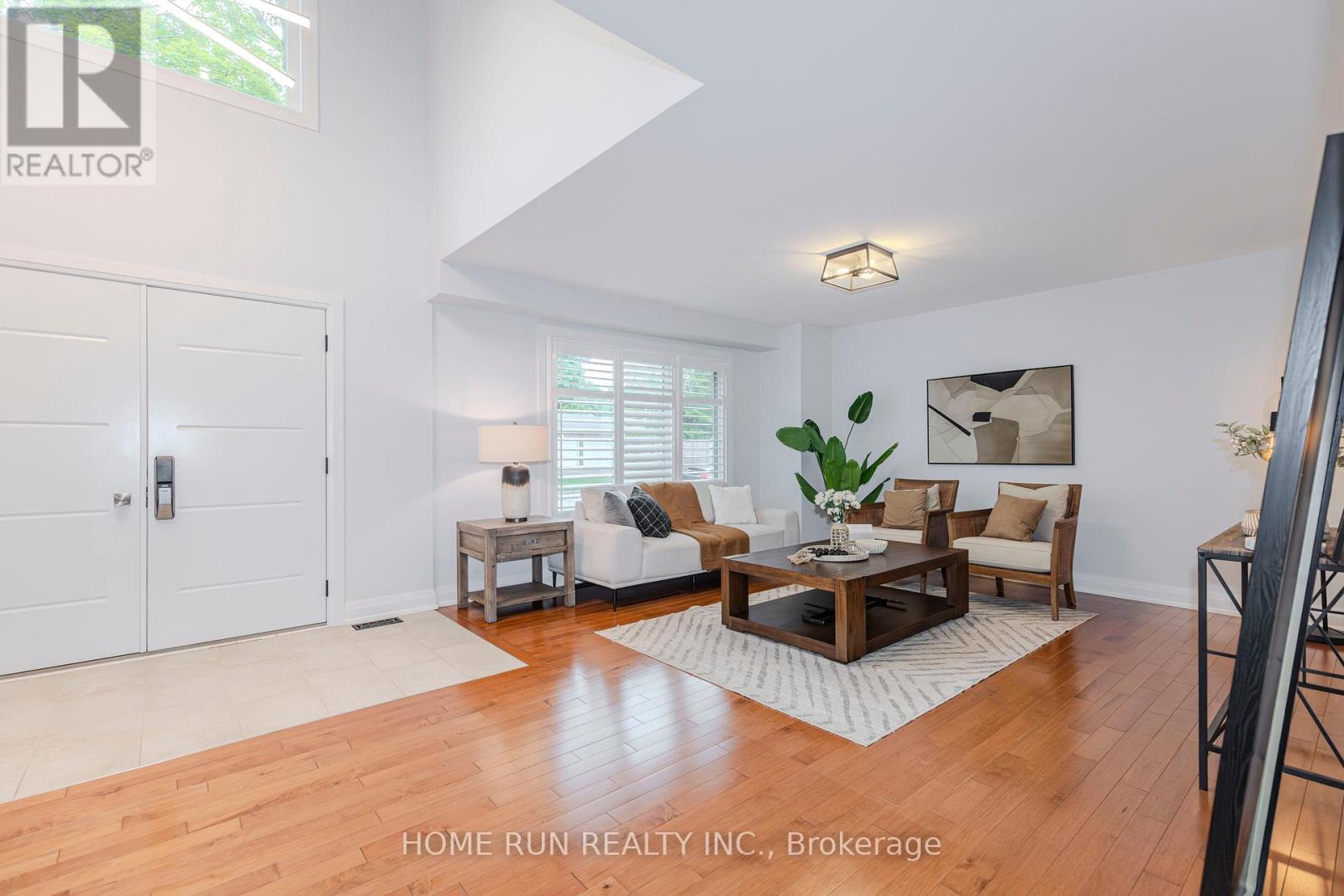 276 Crocus Avenue, Ottawa, Ontario  K1H 6E9 - Photo 3 - X12184360