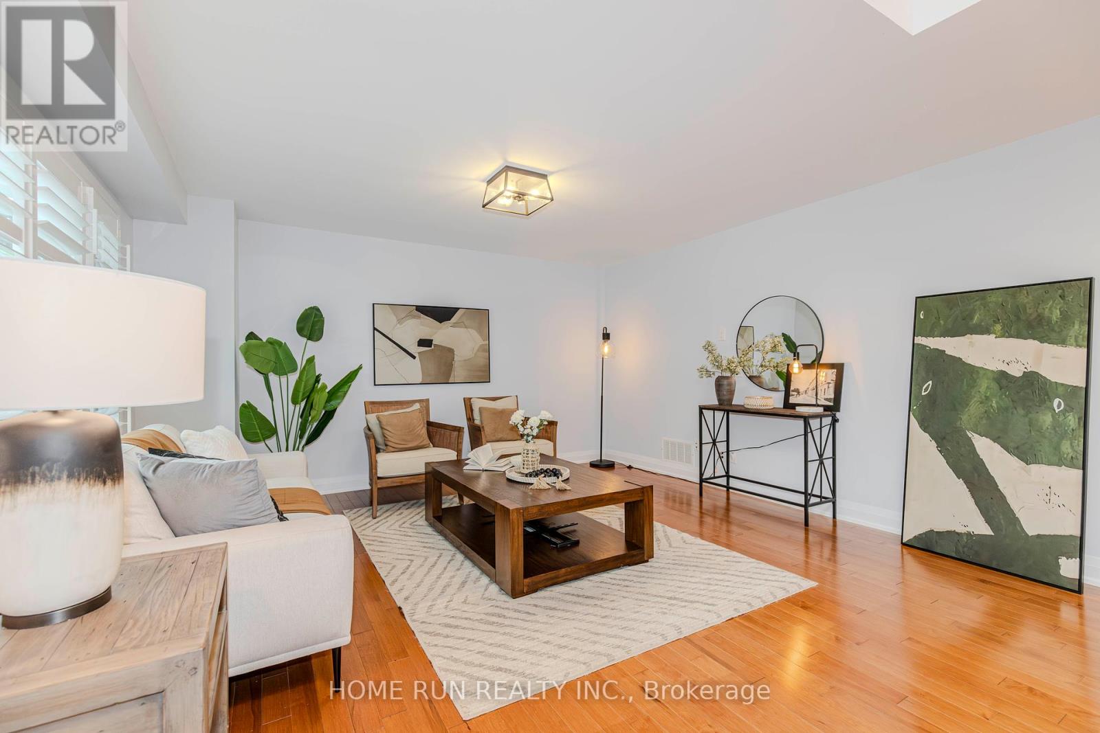 276 Crocus Avenue, Ottawa, Ontario  K1H 6E9 - Photo 4 - X12184360