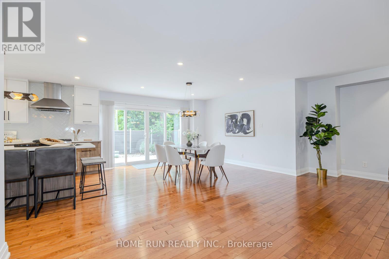 276 Crocus Avenue, Ottawa, Ontario  K1H 6E9 - Photo 8 - X12184360