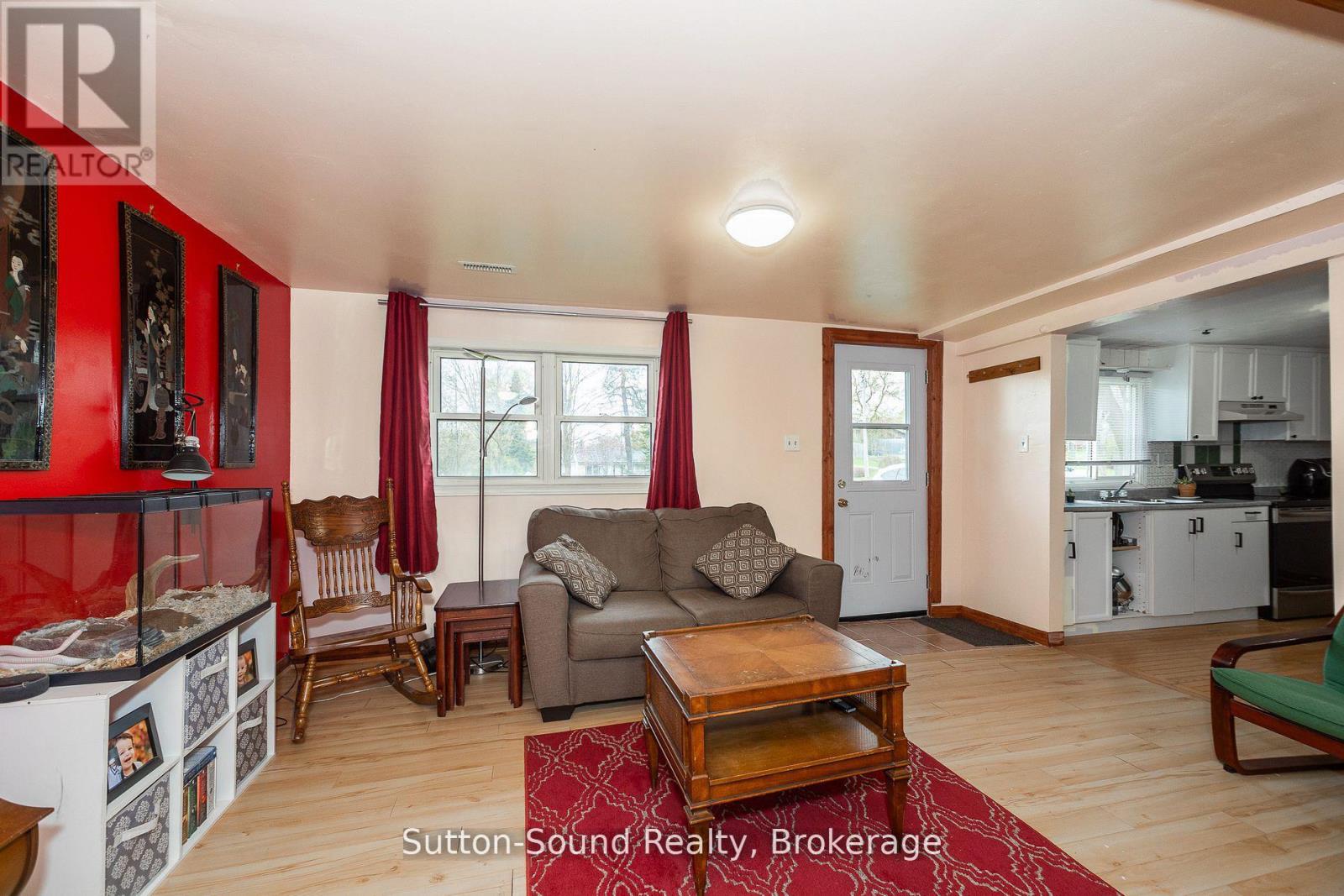 776225 Highway 10 Highway, Chatsworth, Ontario  N0H 1C0 - Photo 3 - X12136311