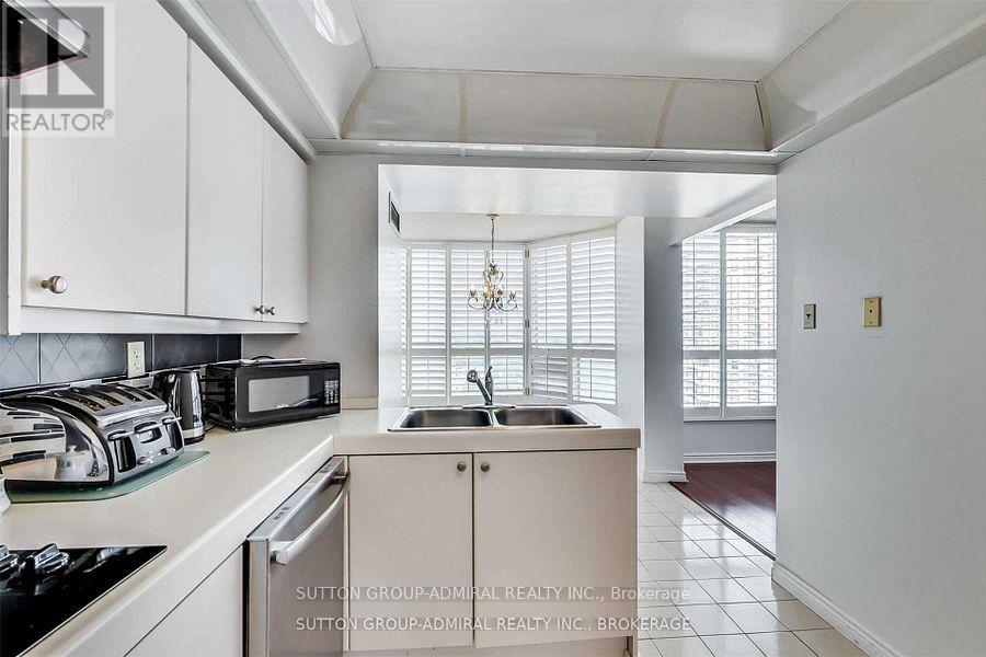 1101 - 7300 Yonge Street, Vaughan, Ontario  L4J 7Y6 - Photo 10 - N12184108