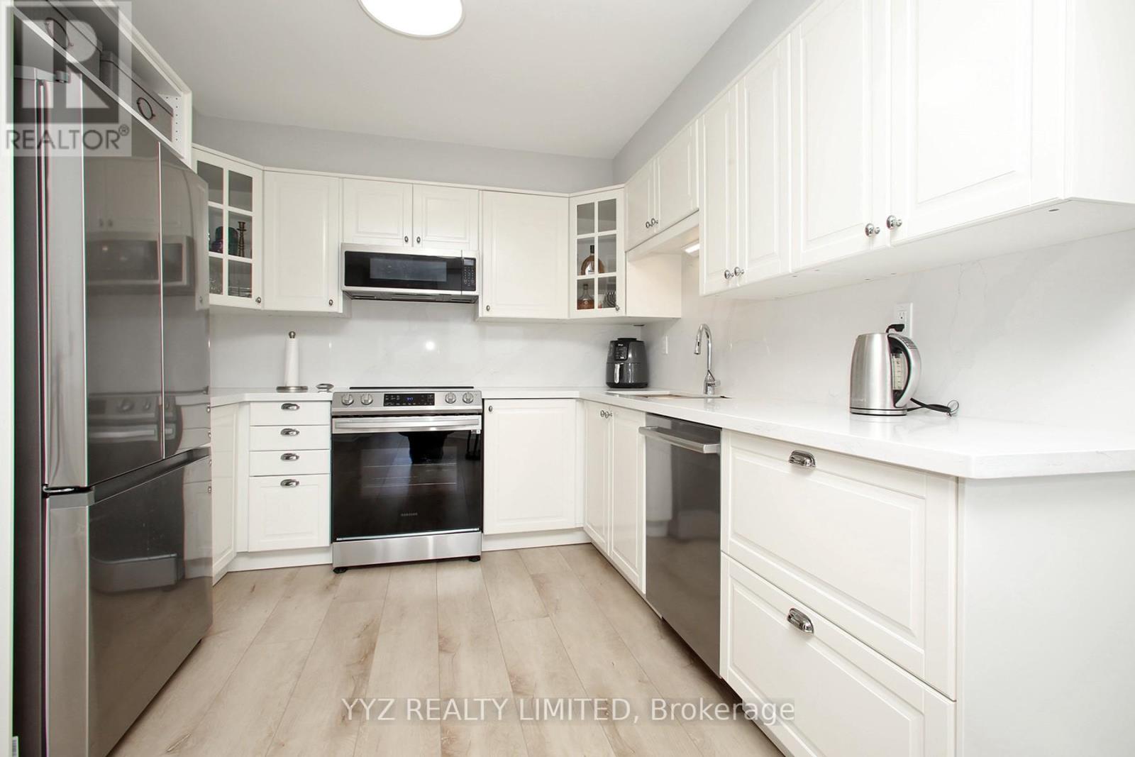 407 - 1 Clark Avenue W, Vaughan, Ontario  L4J 7Y6 - Photo 8 - N12184160