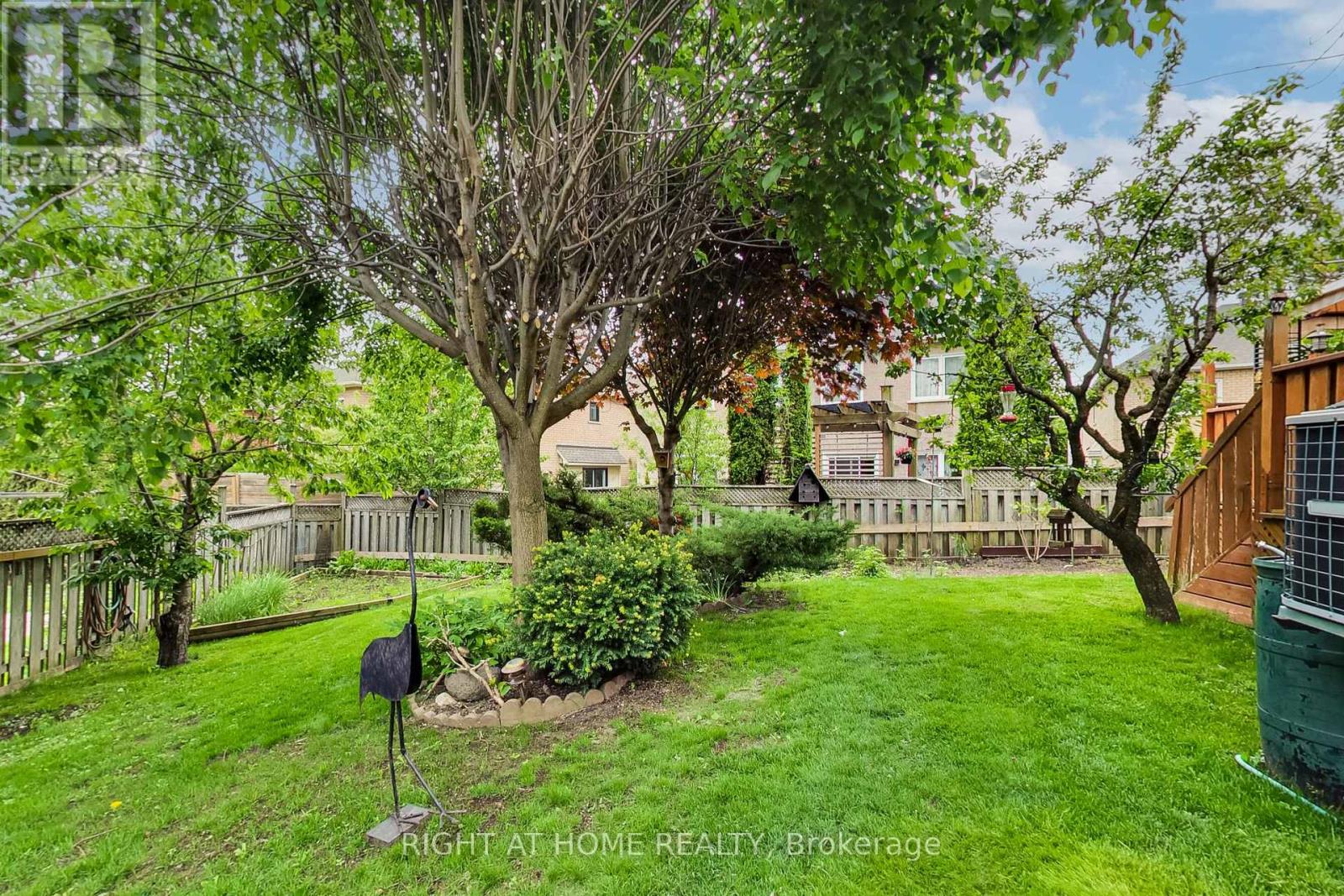 28 Foxtail Ridge, Newmarket (Armitage), Ontario  L3X 1Z6 - Photo 25 - N12184186