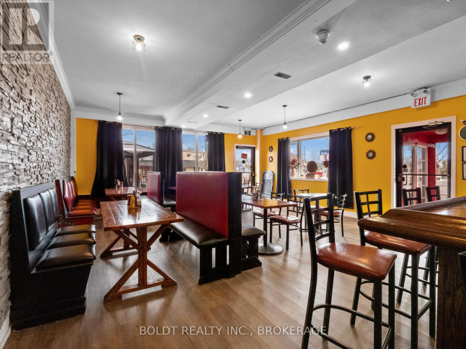 7891 Portage Road, Niagara Falls (Chippawa), Ontario  L2G 5Y7 - Photo 12 - X12184232