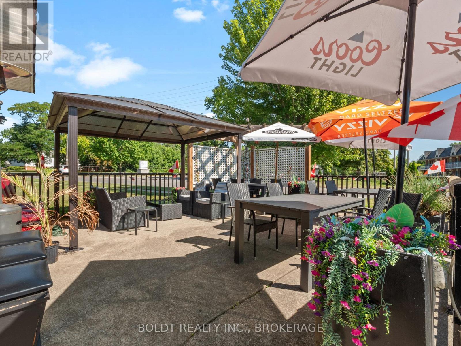 7891 Portage Road, Niagara Falls (Chippawa), Ontario  L2G 5Y7 - Photo 2 - X12184232