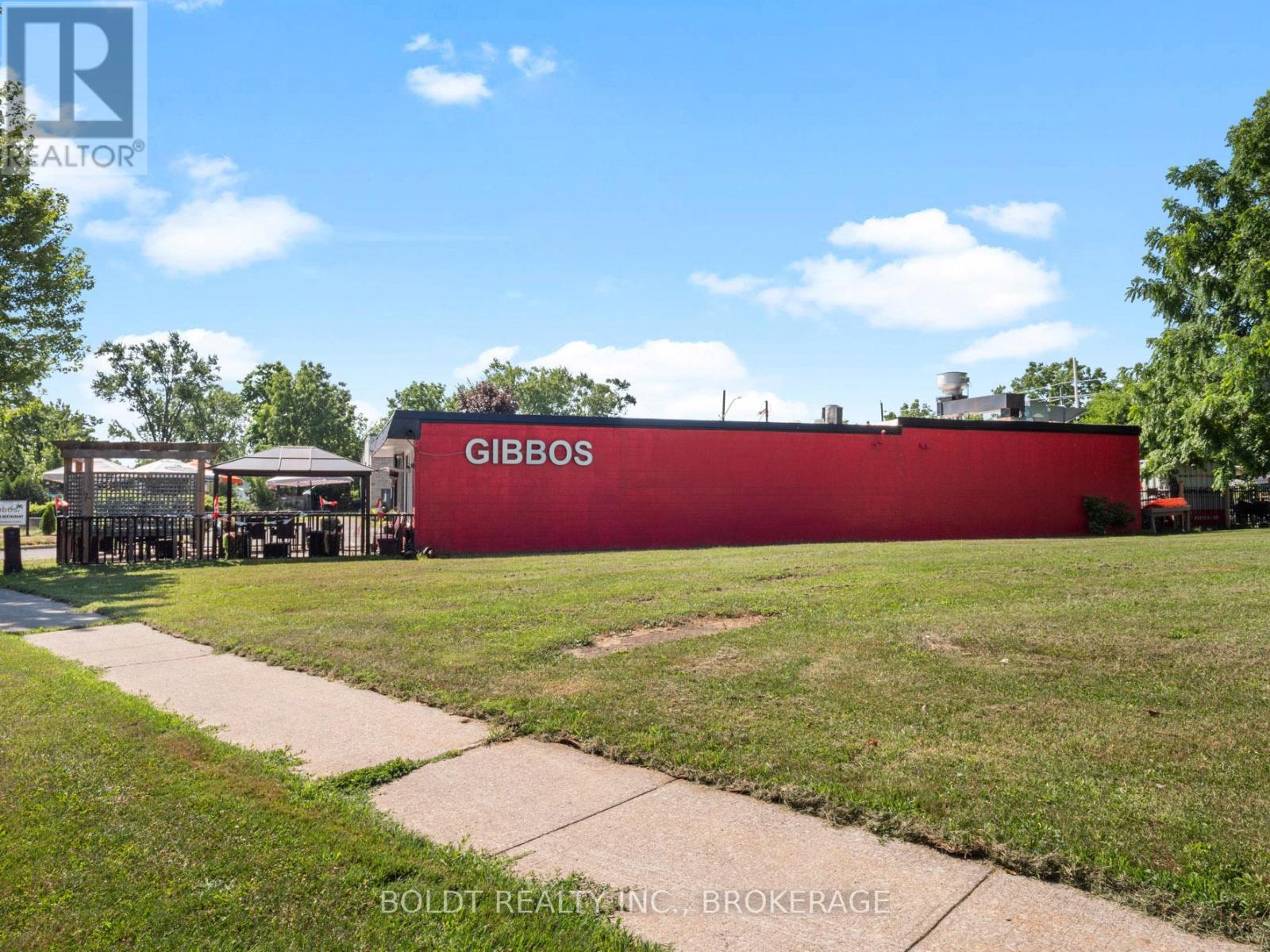 7891 Portage Road, Niagara Falls (Chippawa), Ontario  L2G 5Y7 - Photo 3 - X12184232