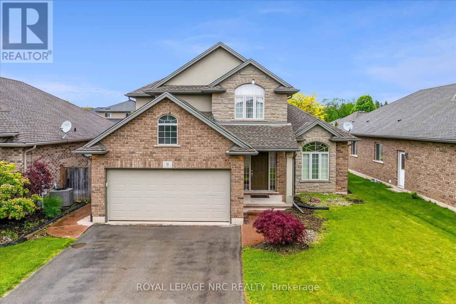 9 Cooper Court, Pelham, Ontario  L0S 1E4 - Photo 1 - X12184288