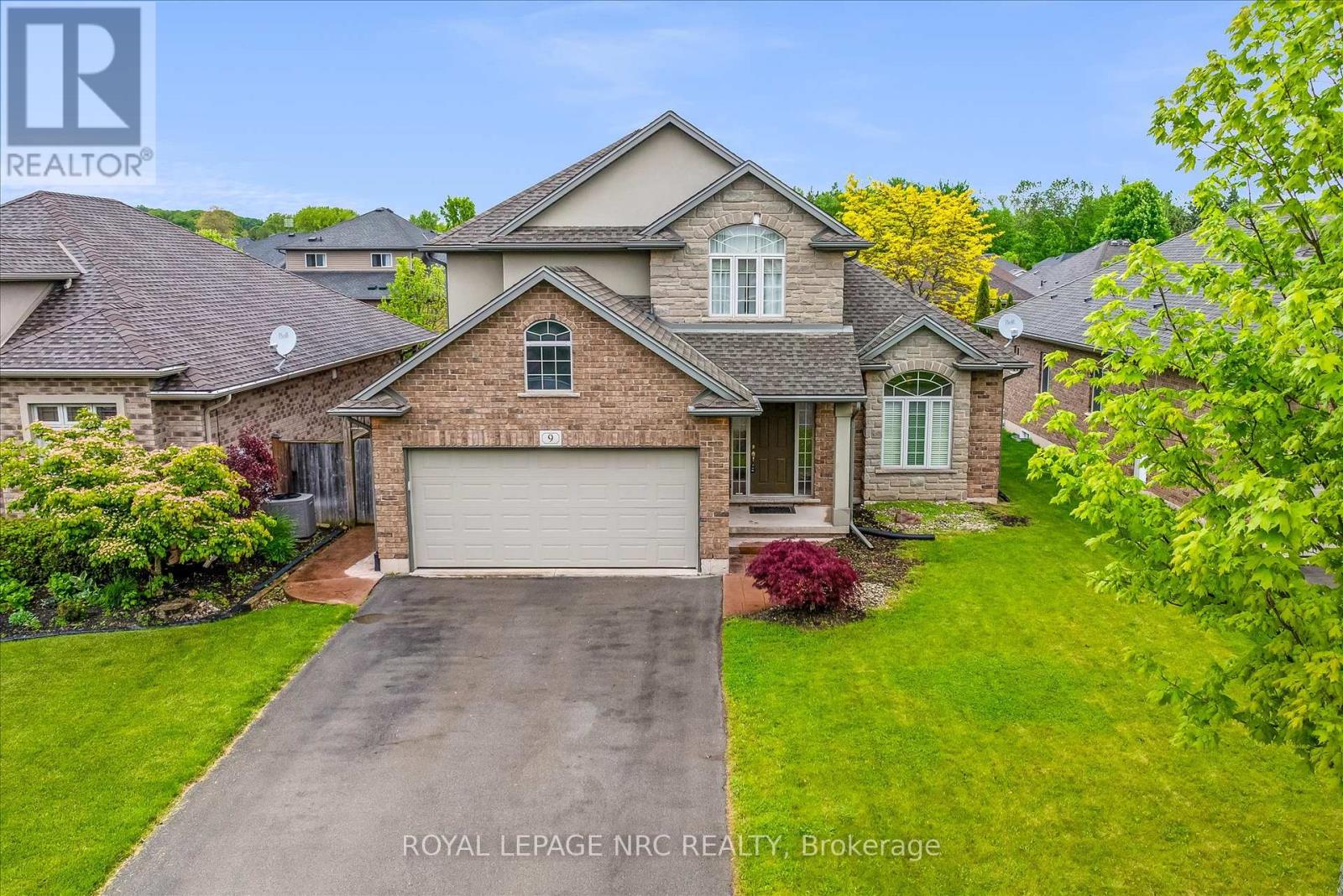 9 Cooper Court, Pelham, Ontario  L0S 1E4 - Photo 3 - X12184288