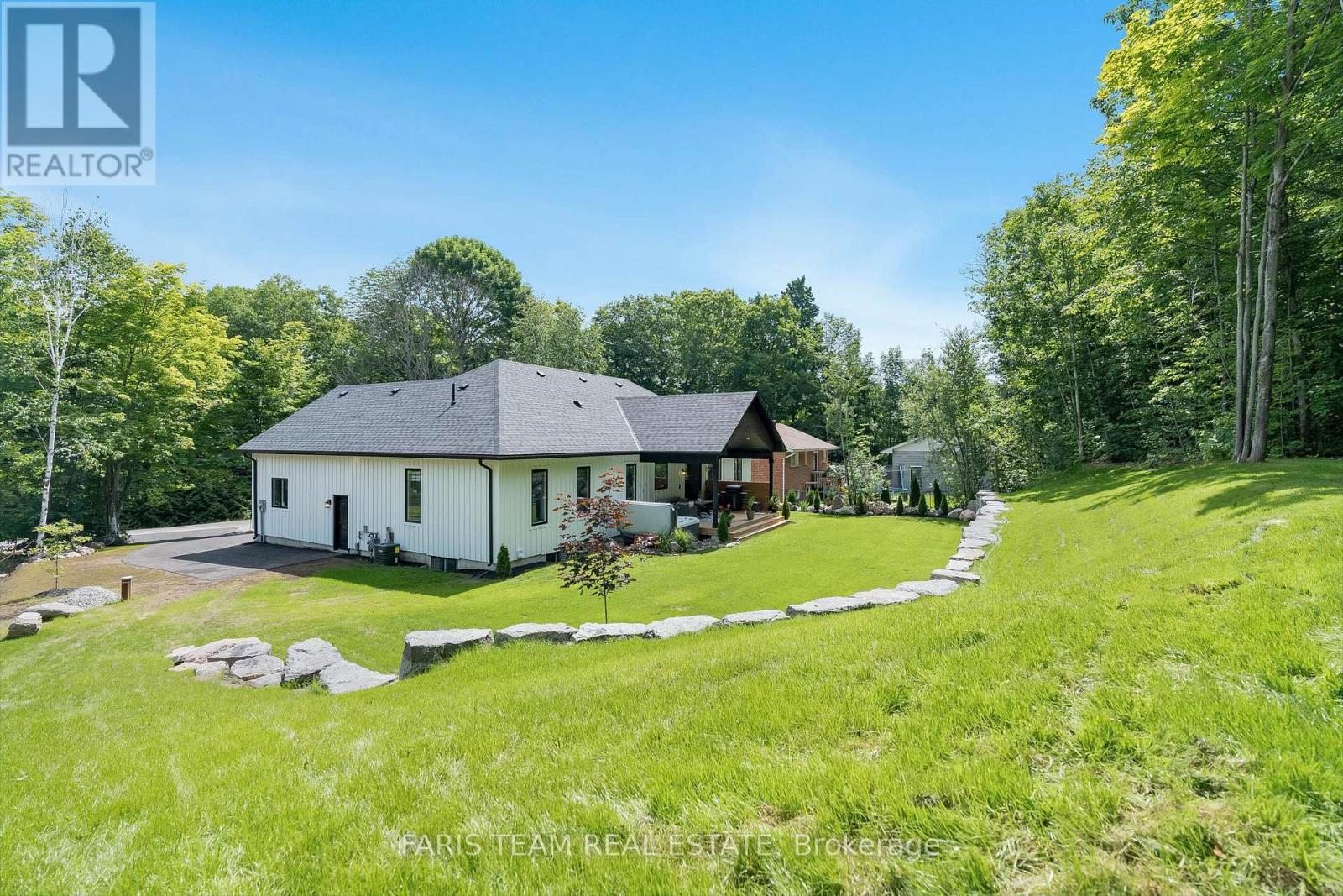 1532 Champlain Road, Tiny, Ontario  L9M 0C1 - Photo 34 - S12184139