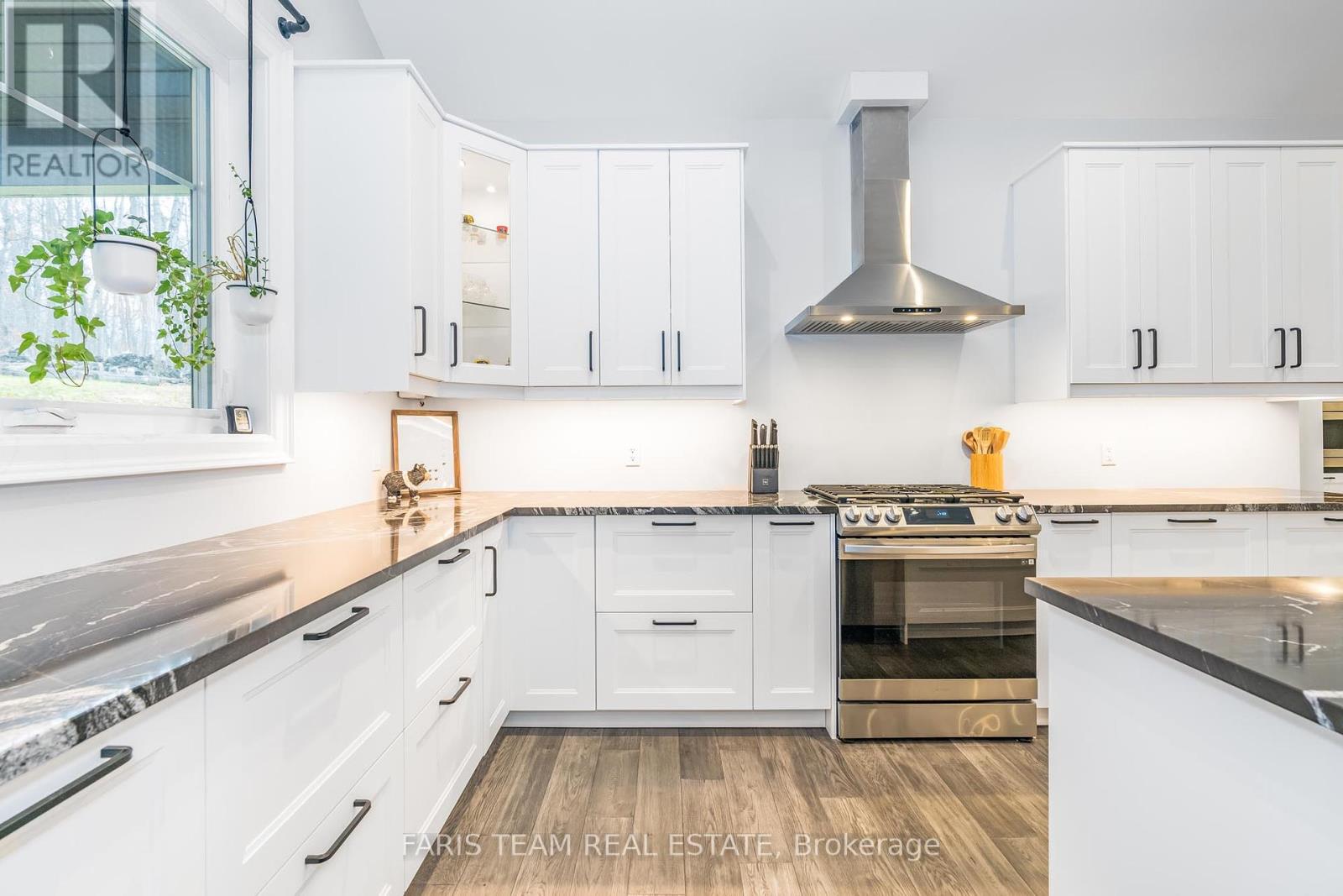 1532 Champlain Road, Tiny, Ontario  L9M 0C1 - Photo 8 - S12184139