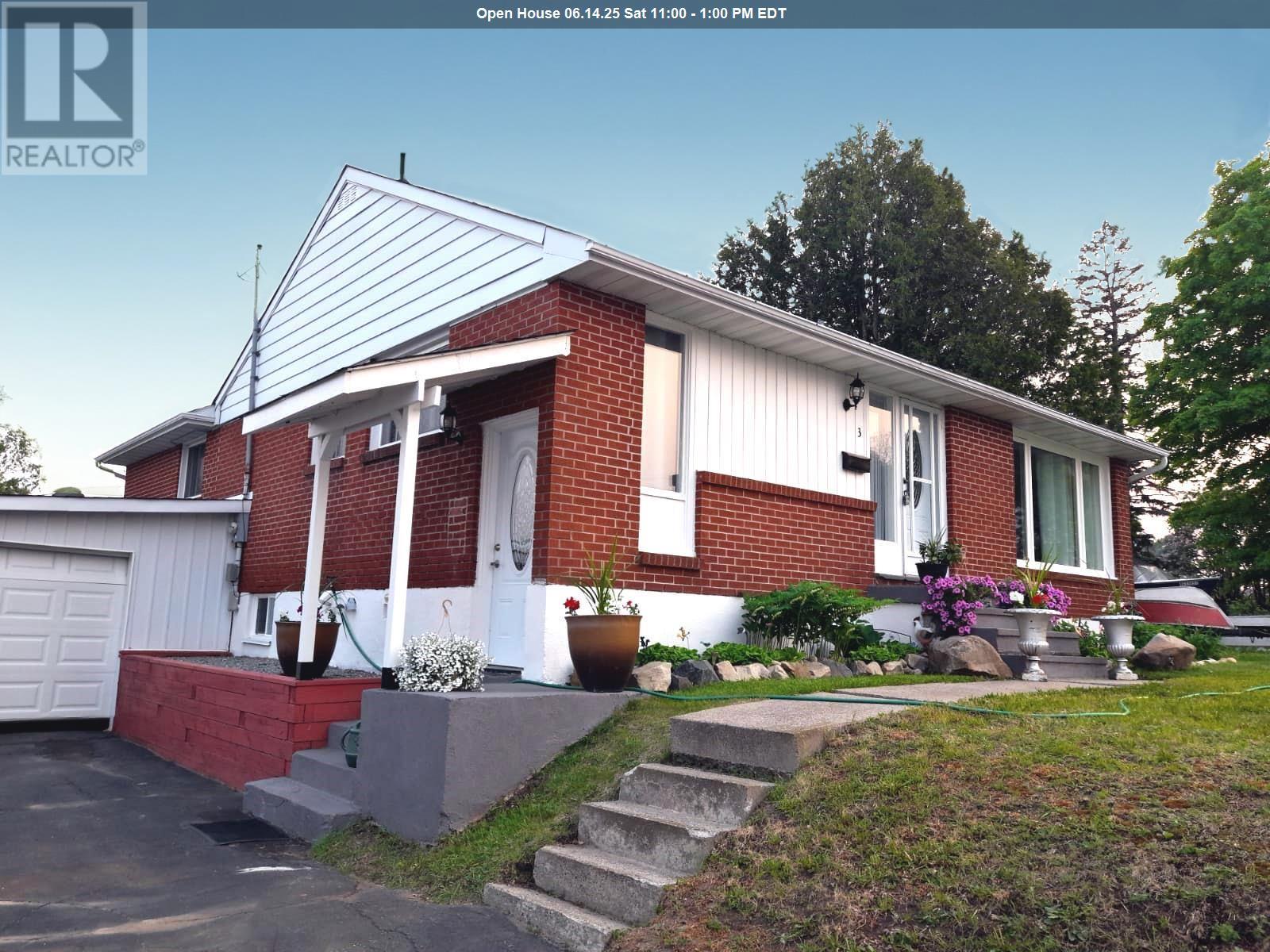3 Hart RD, Elliot Lake, Ontario