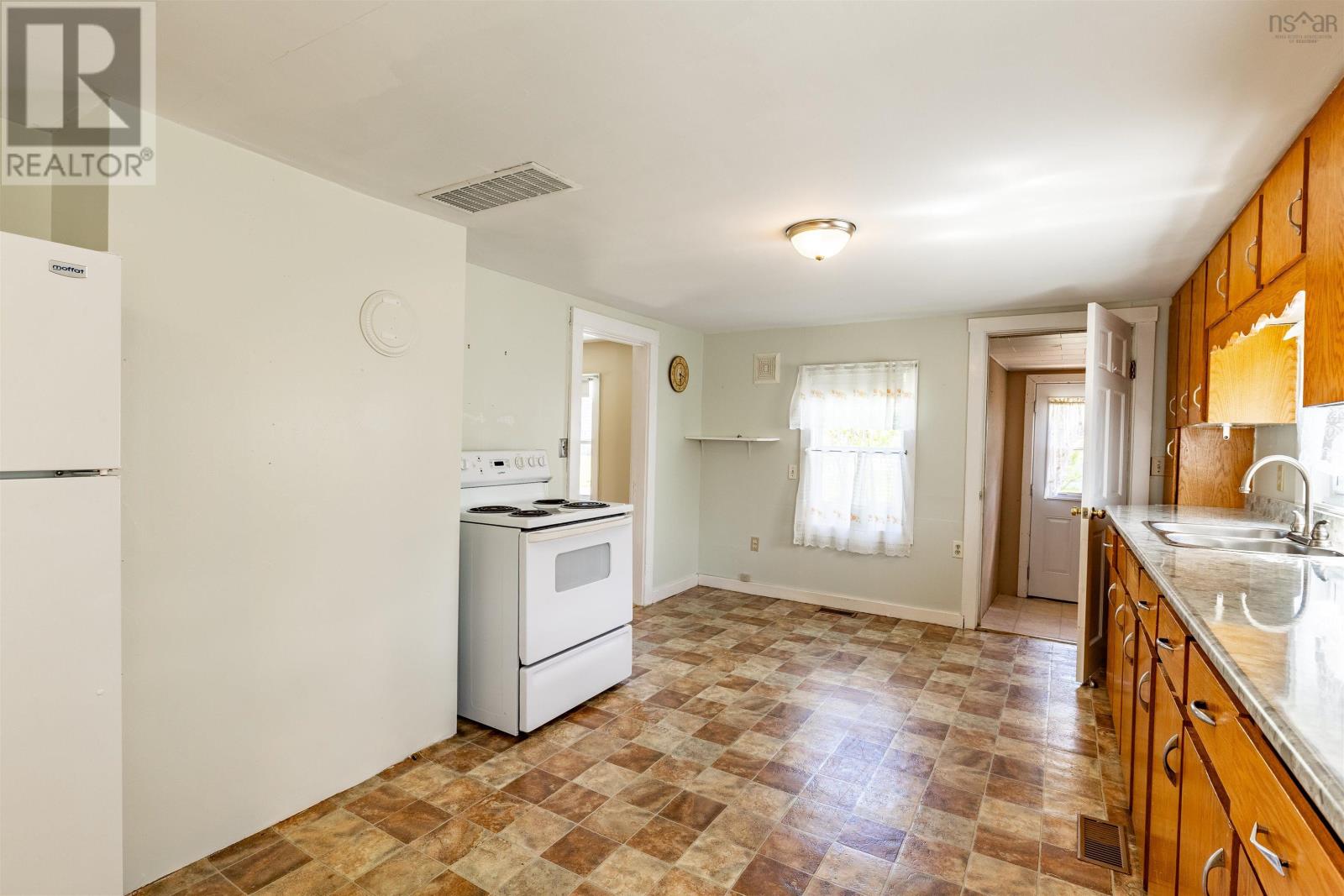 147 Chemin Des Cottreau Road, Wedgeport, Nova Scotia  B0W 3P0 - Photo 4 - 202512823