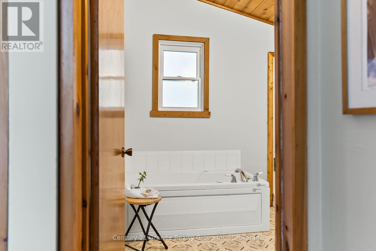 1027 Heney Trail, Algonquin Highlands (Stanhope), Ontario  K0M 1S0 - Photo 19 - X12184310