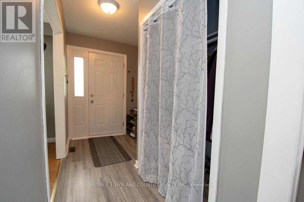 24 Mohawk Drive, Kawartha Lakes, Ontario  K9V 0J6 - Photo 4 - X12184199