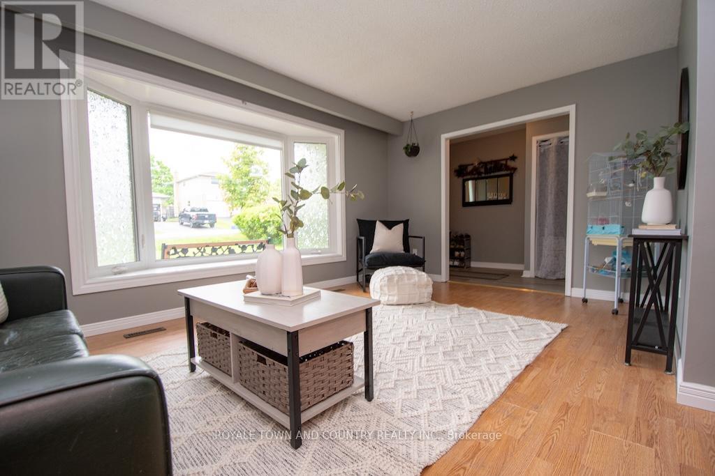 24 Mohawk Drive, Kawartha Lakes, Ontario  K9V 0J6 - Photo 7 - X12184199