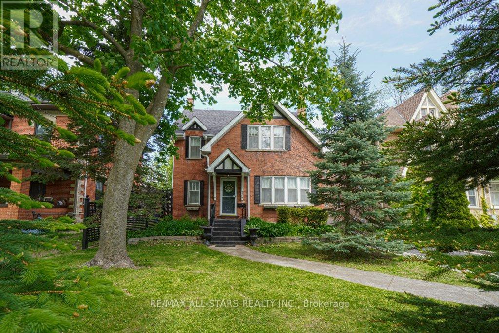 76 BOND STREET W, Kawartha Lakes, Ontario