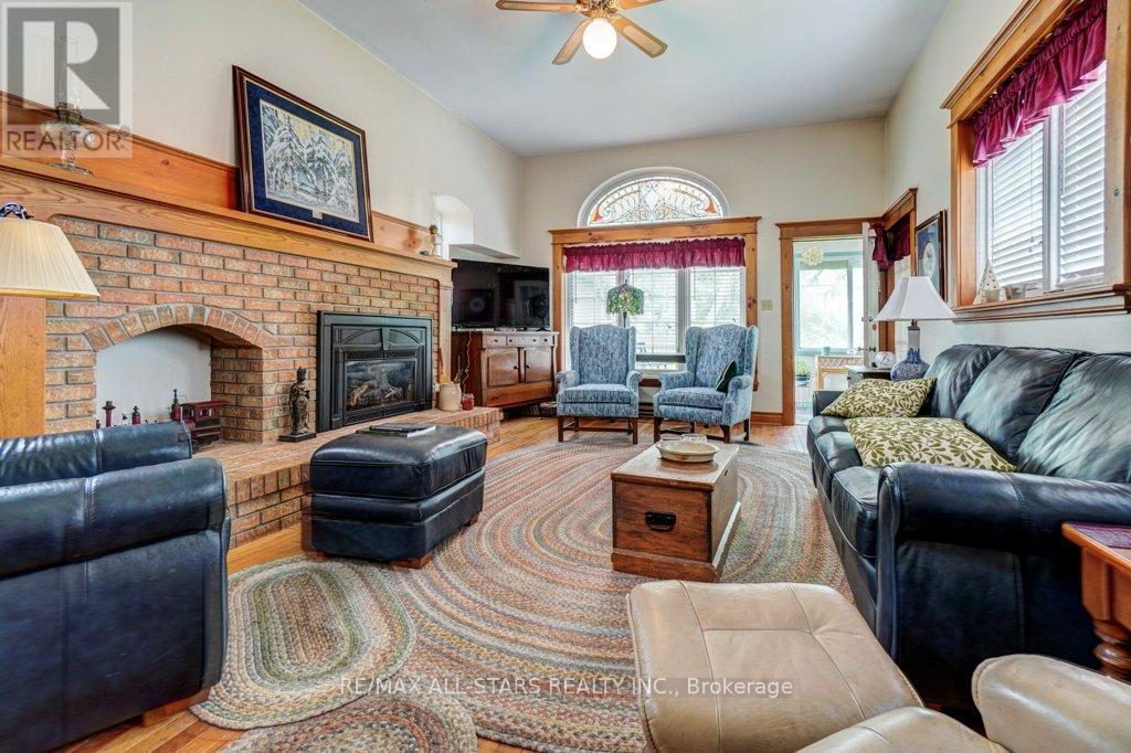 76 Bond Street W, Kawartha Lakes, Ontario  K9V 3R4 - Photo 15 - X12184203