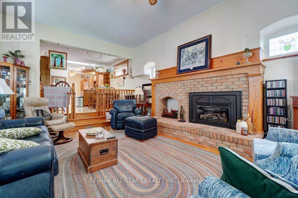 76 Bond Street W, Kawartha Lakes, Ontario  K9V 3R4 - Photo 17 - X12184203