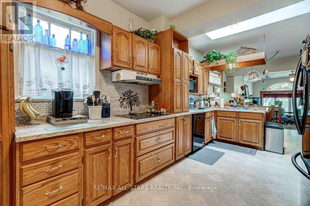 76 Bond Street W, Kawartha Lakes, Ontario  K9V 3R4 - Photo 9 - X12184203