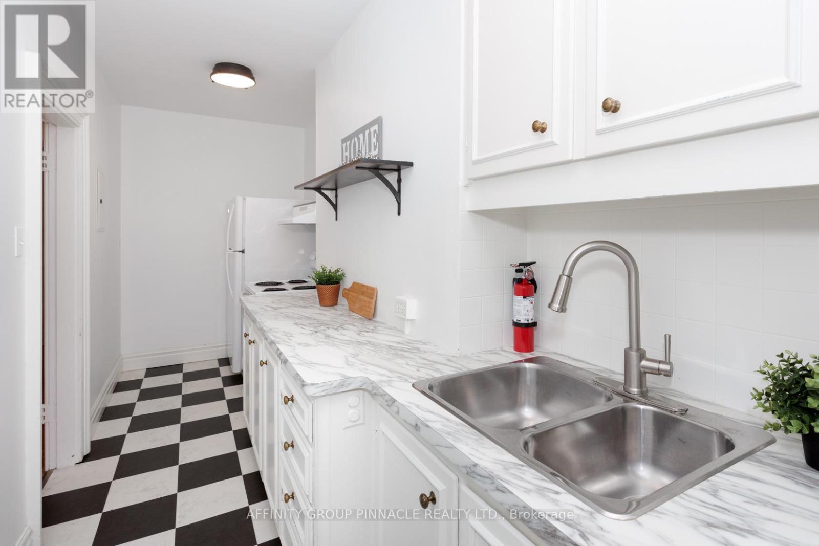 12 Russell Street E, Kawartha Lakes, Ontario  K9V 1Z8 - Photo 8 - X12184287