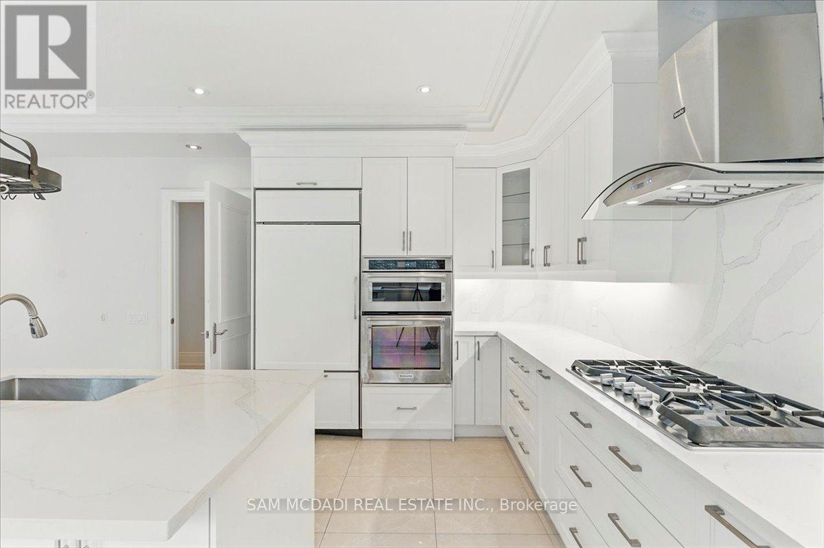 955 Albertson Crescent, Mississauga, Ontario  L5H 3C6 - Photo 10 - W12184092