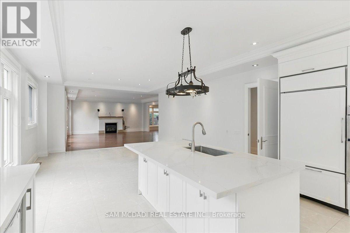955 Albertson Crescent, Mississauga, Ontario  L5H 3C6 - Photo 11 - W12184092