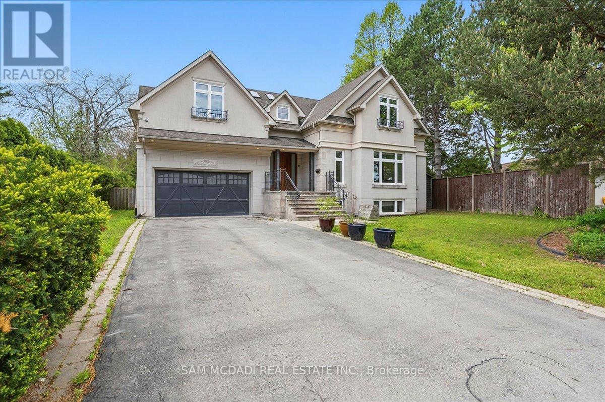 955 Albertson Crescent, Mississauga, Ontario  L5H 3C6 - Photo 2 - W12184092