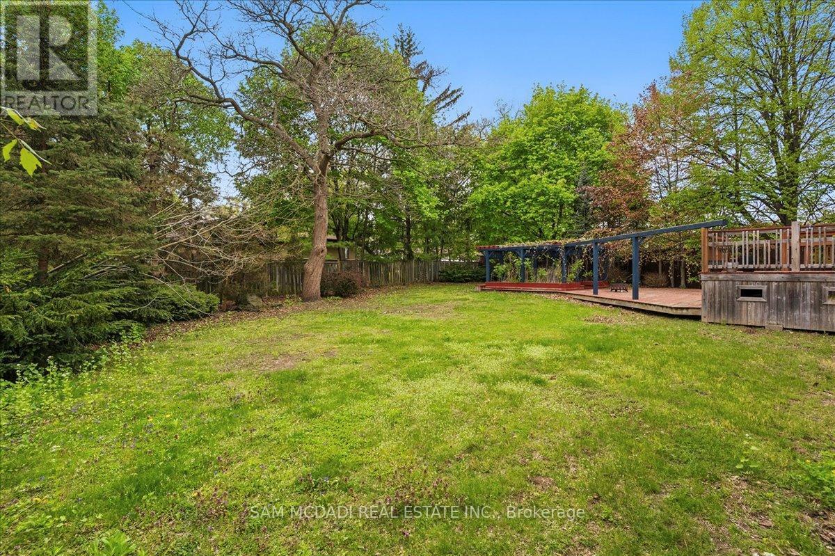 955 Albertson Crescent, Mississauga, Ontario  L5H 3C6 - Photo 36 - W12184092