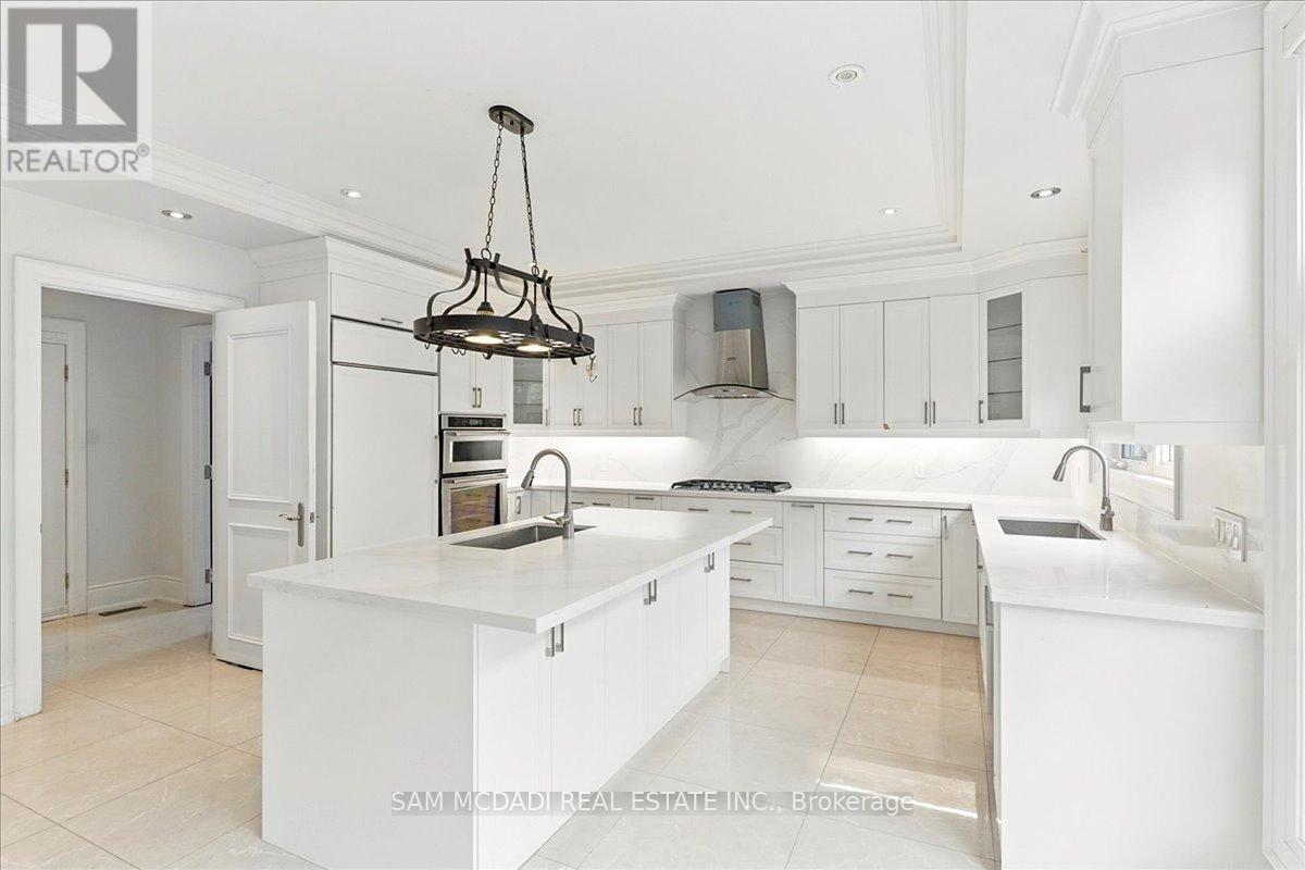 955 Albertson Crescent, Mississauga, Ontario  L5H 3C6 - Photo 9 - W12184092