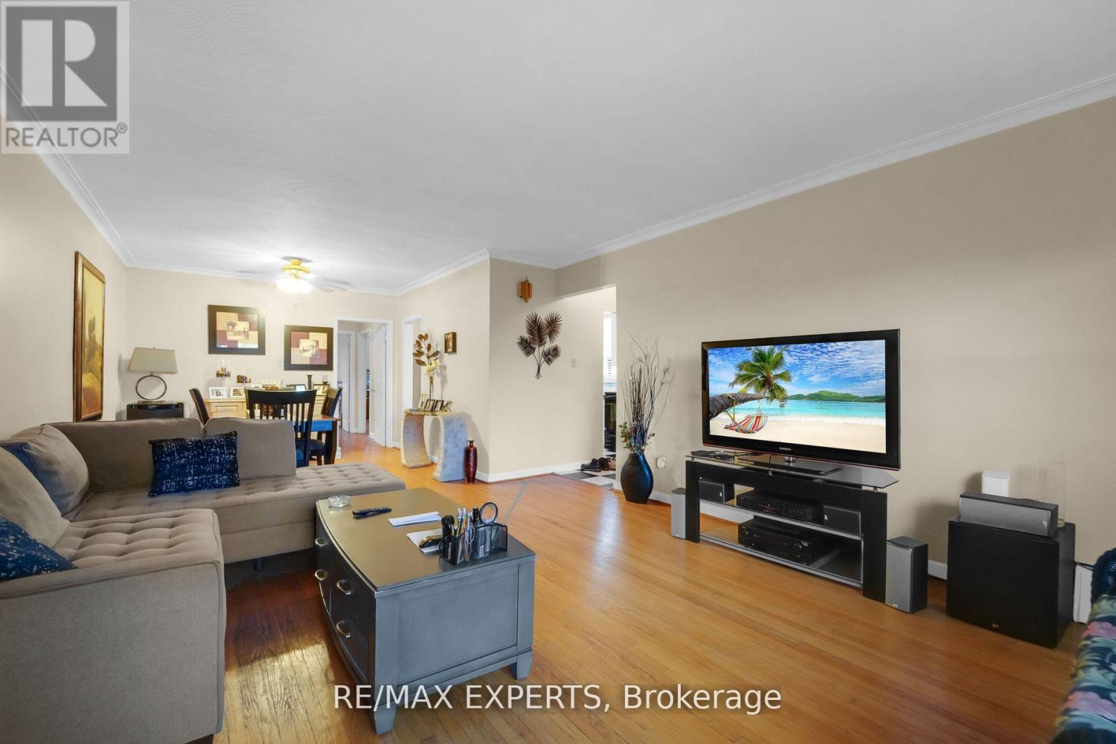 44 Elway Court, Toronto (Yorkdale-Glen Park), Ontario  M6B 2N8 - Photo 32 - W12184119