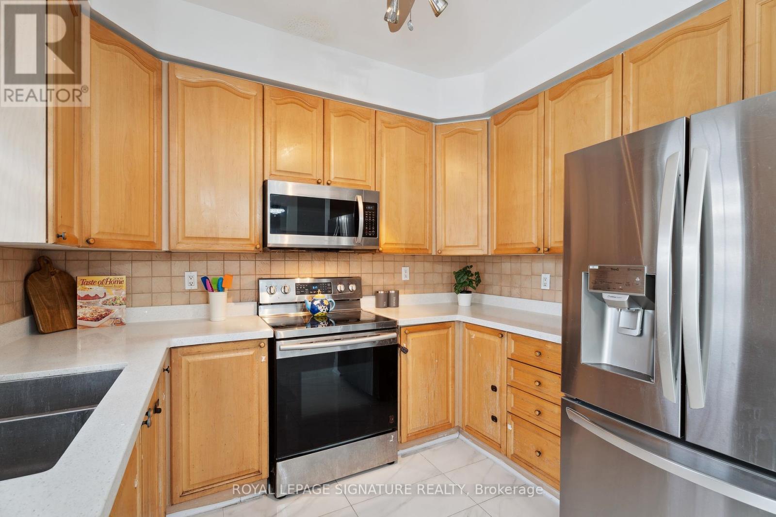 72 Penbridge Circle, Brampton, Ontario  L7A 2R1 - Photo 13 - W12184140