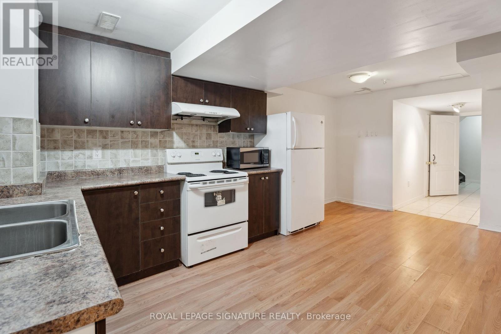 72 Penbridge Circle, Brampton, Ontario  L7A 2R1 - Photo 43 - W12184140