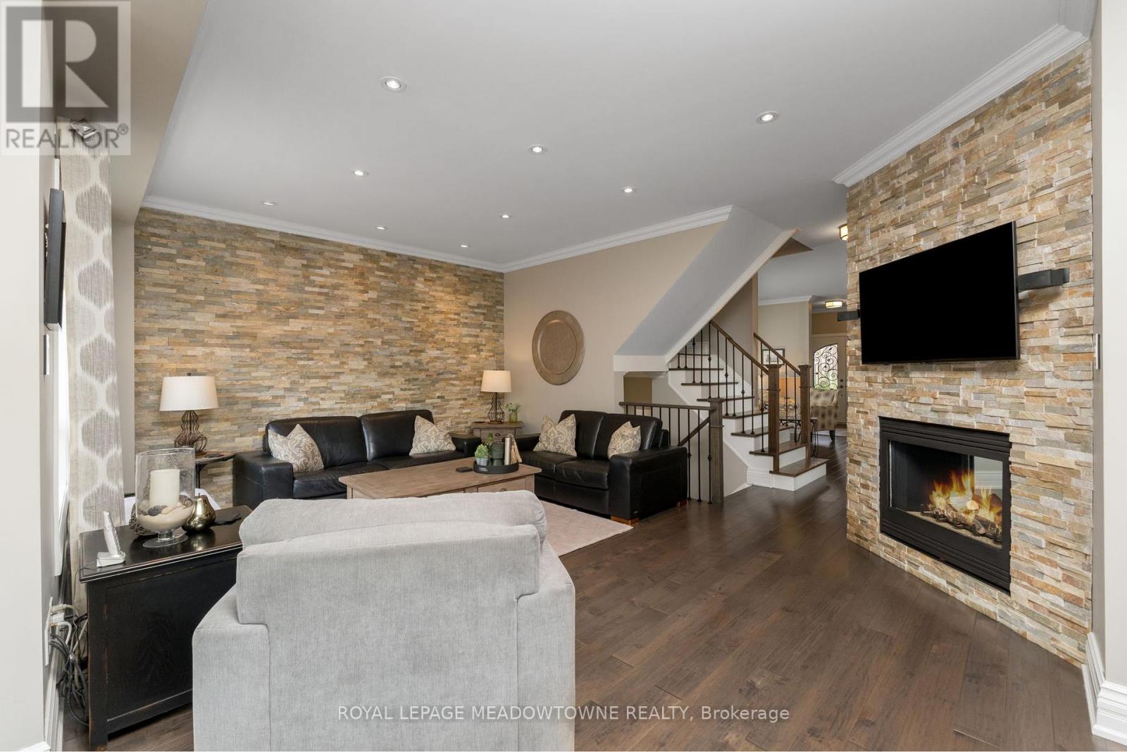 211 Eaton Street, Halton Hills (Georgetown), Ontario  L7G 5Y2 - Photo 11 - W12184167