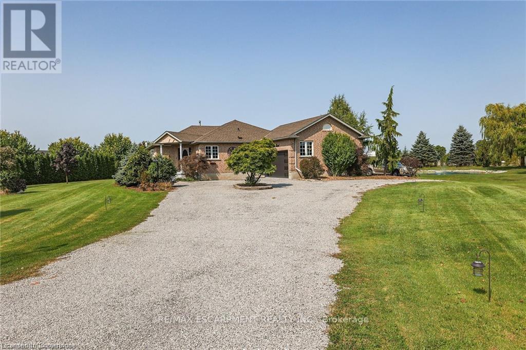 975 Foss Road, Pelham, Ontario  L0S 1C0 - Photo 2 - X12184086
