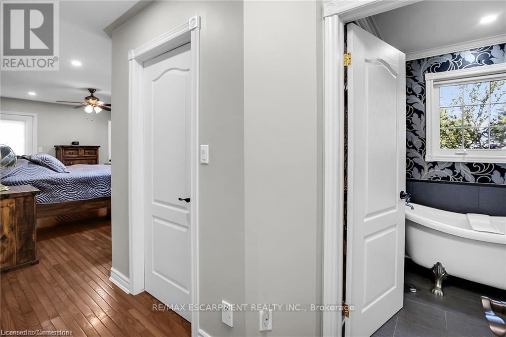 975 Foss Road, Pelham, Ontario  L0S 1C0 - Photo 5 - X12184086