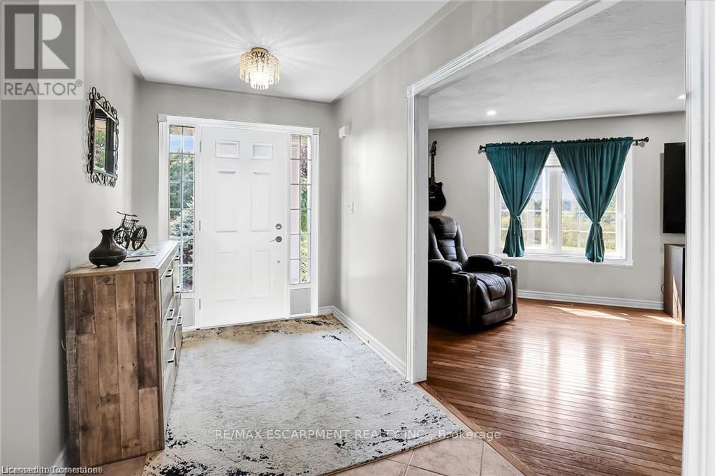 975 Foss Road, Pelham, Ontario  L0S 1C0 - Photo 6 - X12184086