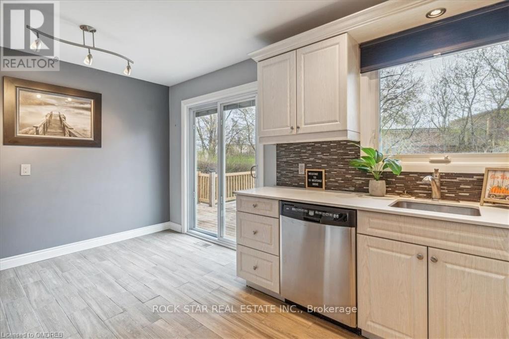 Upper - 10 Westdale Drive, St. Catharines, Ontario  L2S 2R8 - Photo 10 - X12184136