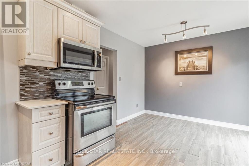 Upper - 10 Westdale Drive, St. Catharines, Ontario  L2S 2R8 - Photo 11 - X12184136