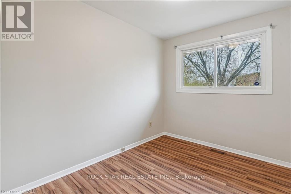 Upper - 10 Westdale Drive, St. Catharines, Ontario  L2S 2R8 - Photo 15 - X12184136