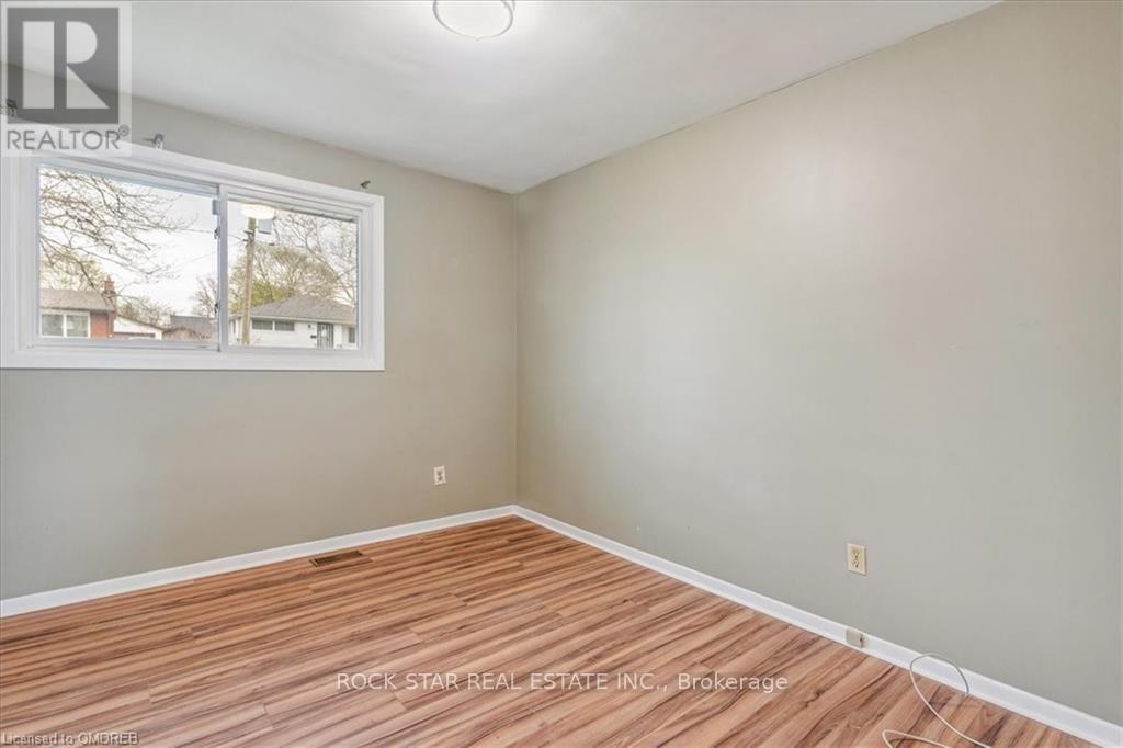 Upper - 10 Westdale Drive, St. Catharines, Ontario  L2S 2R8 - Photo 17 - X12184136