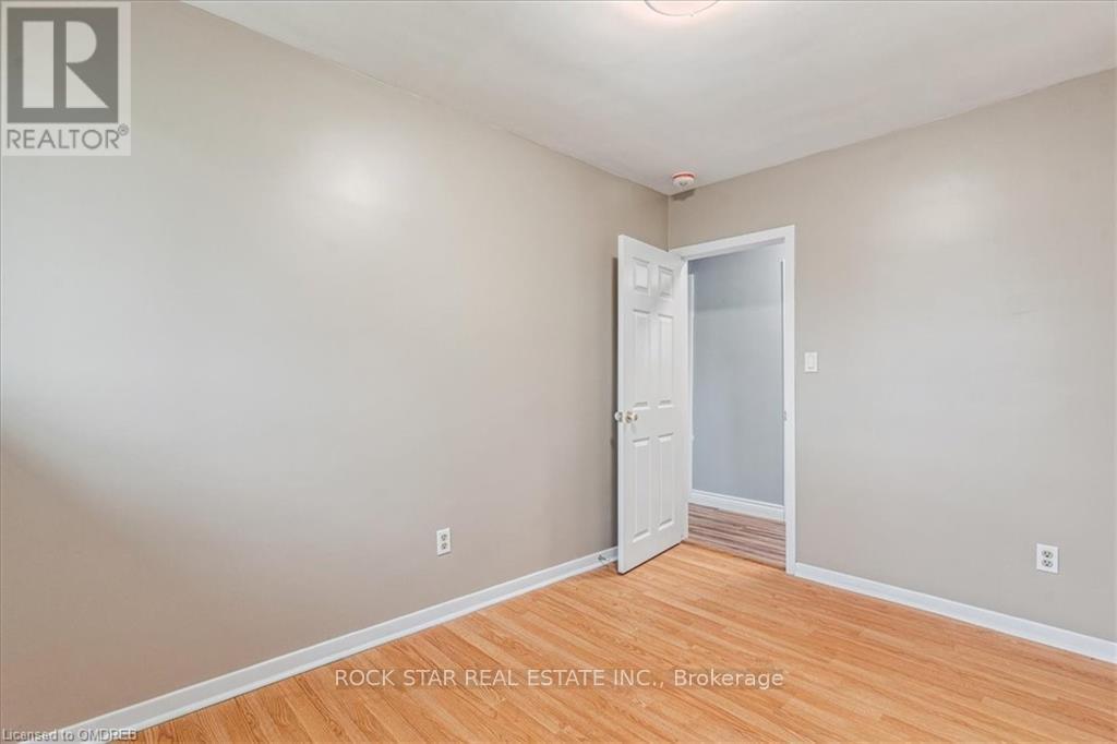 Upper - 10 Westdale Drive, St. Catharines, Ontario  L2S 2R8 - Photo 20 - X12184136